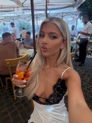 Full leaked Izzytaffs private onlyfans photo