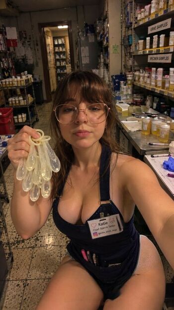 Full leaked Katie elizzy bugs page private onlyfans photo