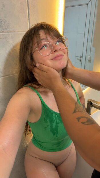 Full leaked Katie elizzy bugs page private onlyfans photo