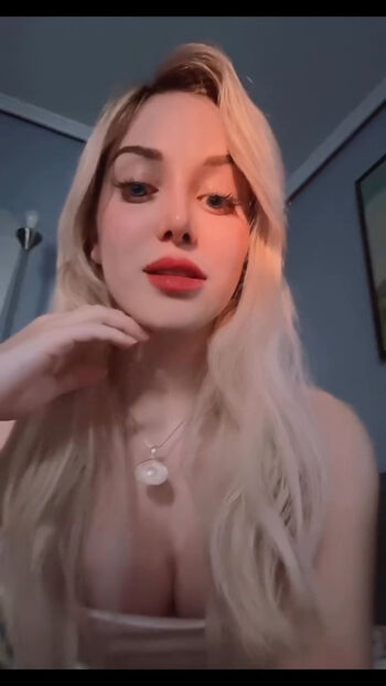 Full leaked Kitty aliice page private onlyfans photo