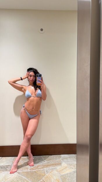 Full leaked Lea crigger page private onlyfans photo