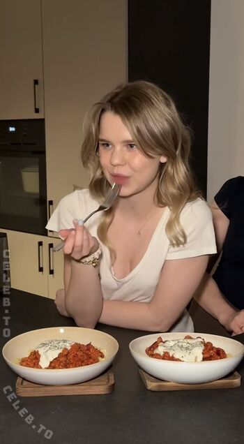 Full leaked Lea peach private onlyfans photo