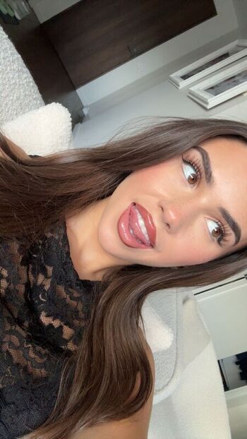 Full leaked Leah halton page private onlyfans photo