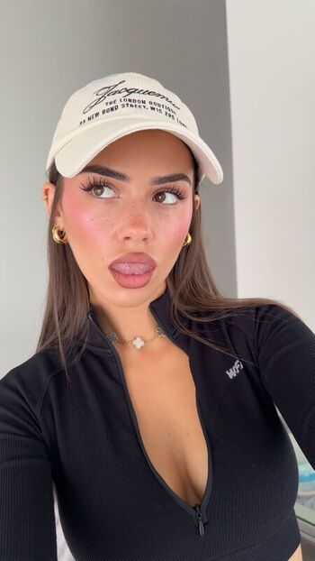 Full leaked Leah halton page private onlyfans photo