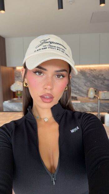 Full leaked Leah halton page private onlyfans photo