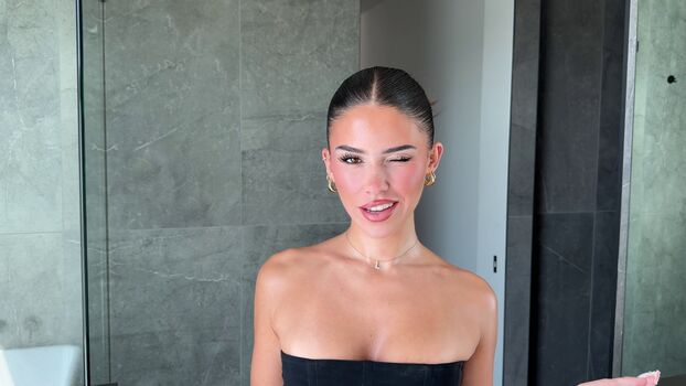 Full leaked Leah halton private onlyfans photo