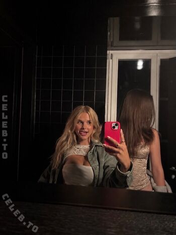 Full leaked Leni zkm page private onlyfans photo