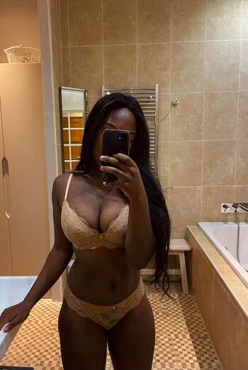 Full leaked Leonatengwana private onlyfans photo