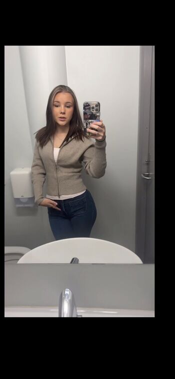 Full leaked Lisarauf private onlyfans photo