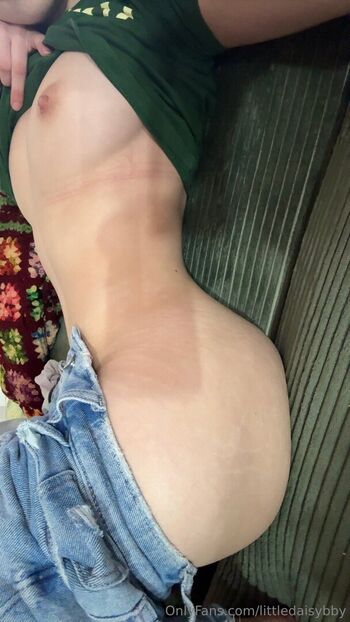 Full leaked Littledaisybby page private onlyfans photo