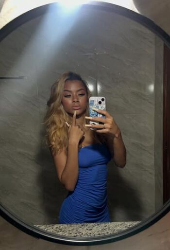 Full leaked Loiratcha private onlyfans photo