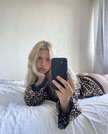 Full leaked Loraasmith private onlyfans photo