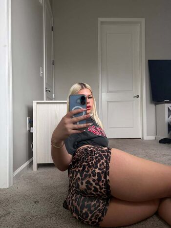Full leaked Loraasmith private onlyfans photo