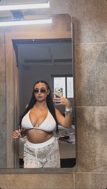 Full leaked Lucrexiia private onlyfans photo
