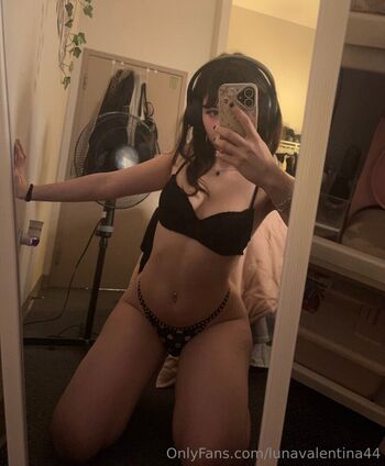 Full leaked Lunavalentinacams private onlyfans photo