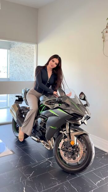 Full leaked Mobina private onlyfans photo