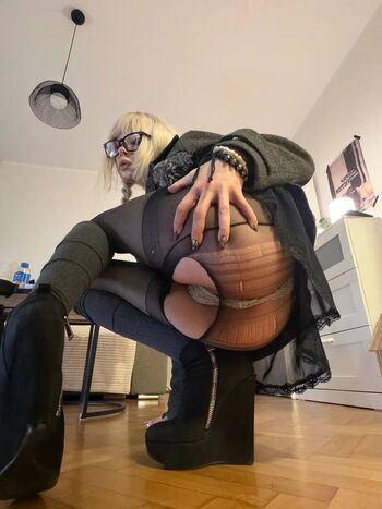Full leaked Paradoxy private onlyfans photo
