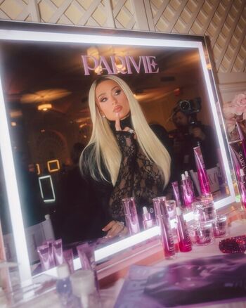 Full leaked Paris hilton page private onlyfans photo