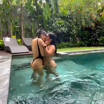 Full leaked Penis size difference threesome private onlyfans photo