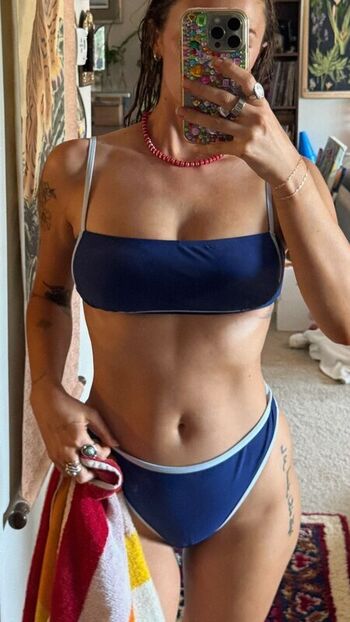 Full leaked Roromuffins private onlyfans photo