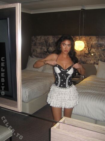 Full leaked Roxanarosuu private onlyfans photo