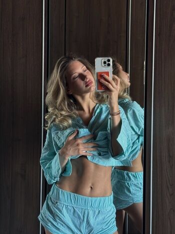 Full leaked Roxolana kushniruk page private onlyfans photo