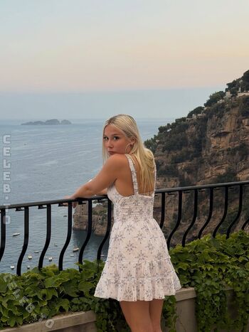 Full leaked Sarahtoninx page private onlyfans photo