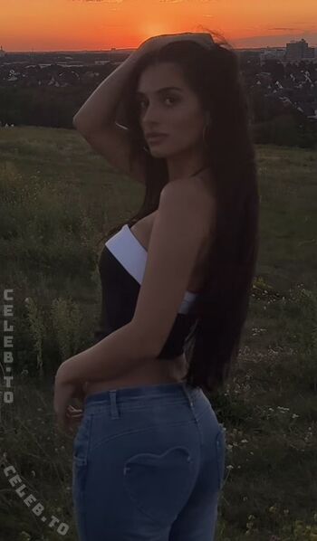 Full leaked Sararslan page private onlyfans photo