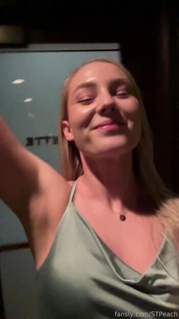 Full leaked Stpeach page private onlyfans photo