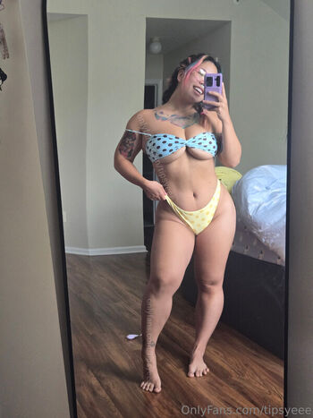 Full leaked Tipsyeee  page private onlyfans photo