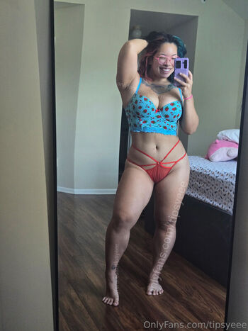 Full leaked Tipsyeee  page private onlyfans photo