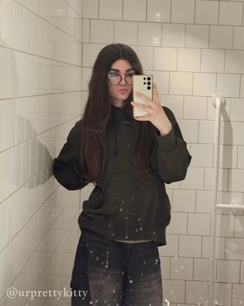 Full leaked Urprettykitty private onlyfans photo