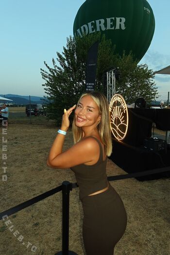 Full leaked Valonaash page private onlyfans photo