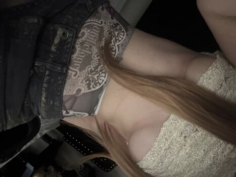 Full leaked Veildose private onlyfans photo