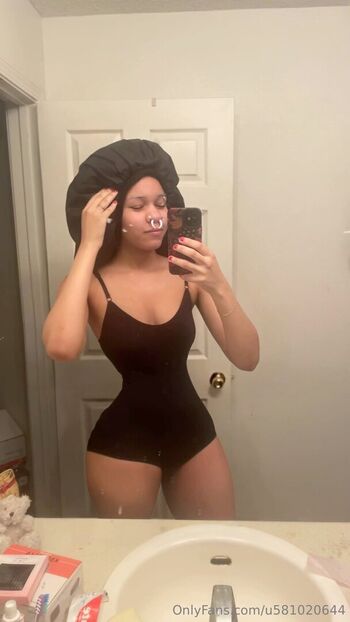 Full leaked Vxmpisariel page private onlyfans photo