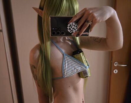 Full leaked Weeniestwee private onlyfans photo