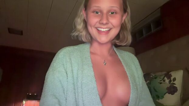 Full leaked Xobella private onlyfans photo