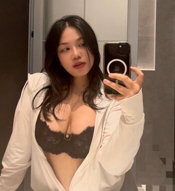 Full leaked Yazy private onlyfans photo