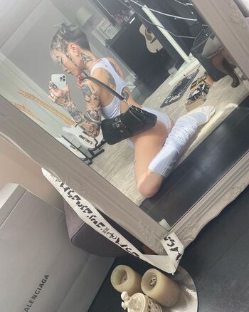 Full leaked Yeule private onlyfans photo