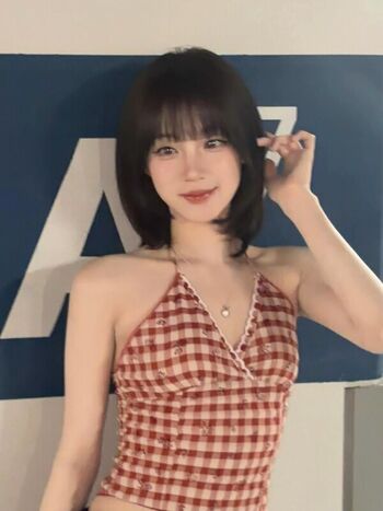 Full leaked Yuqi page private onlyfans photo