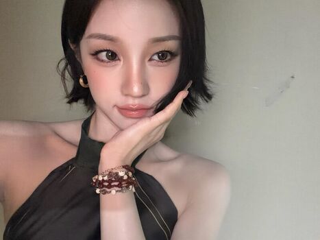 Full leaked Yuqi page private onlyfans photo