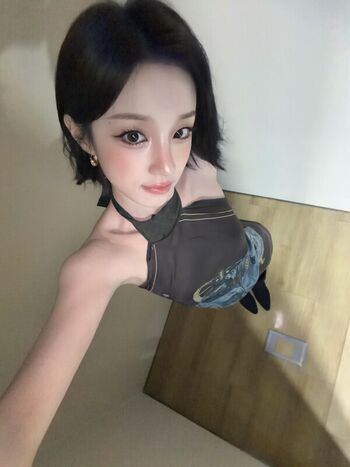Full leaked Yuqi page private onlyfans photo