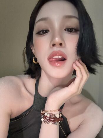 Full leaked Yuqi page private onlyfans photo
