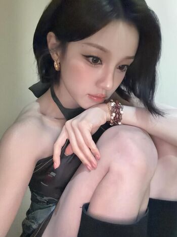 Full leaked Yuqi page private onlyfans photo